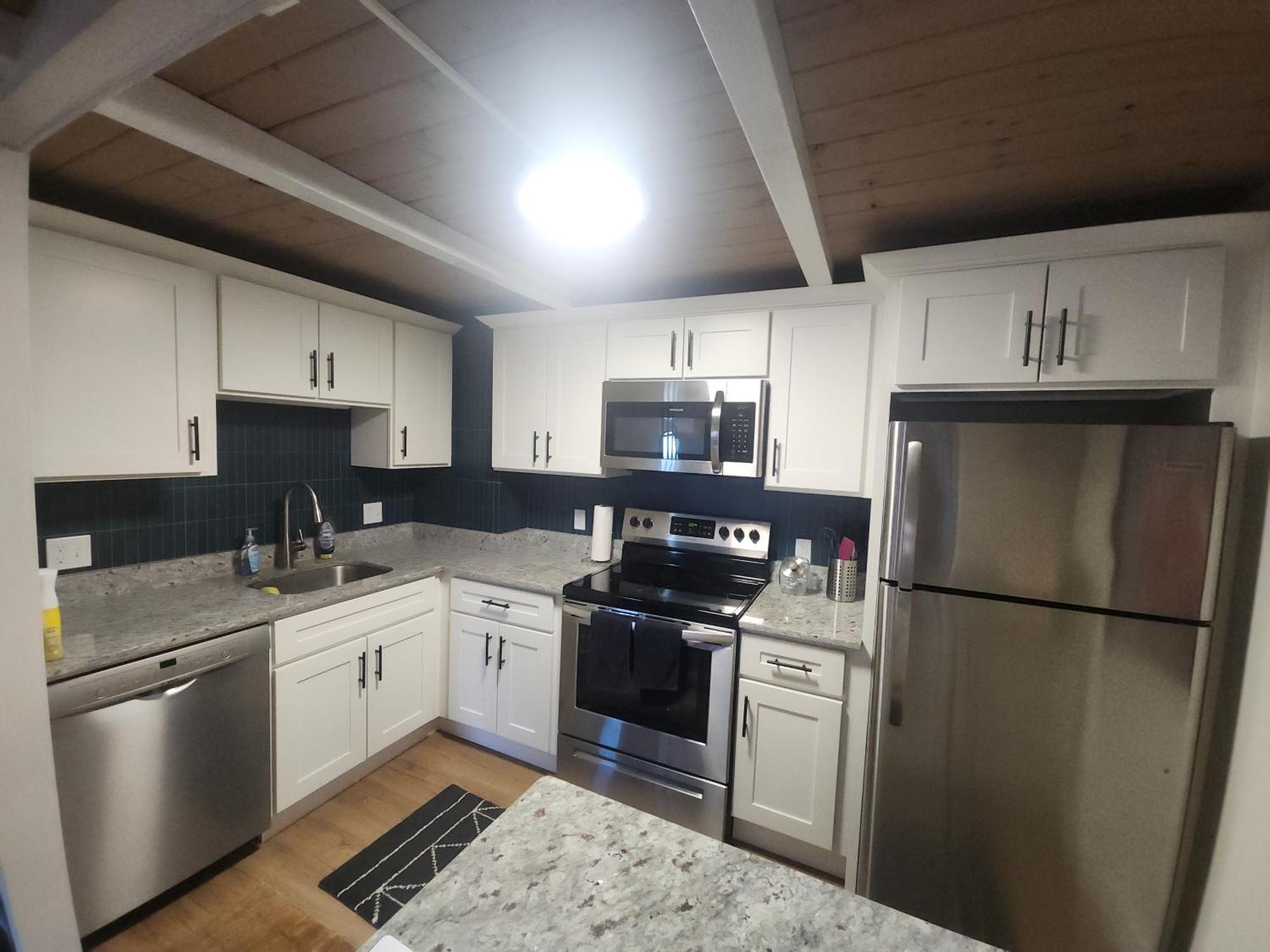 Cozy And Tranquil 1-Bedroom Condo With Wifi, Ac In Historic Салем Екстериор снимка